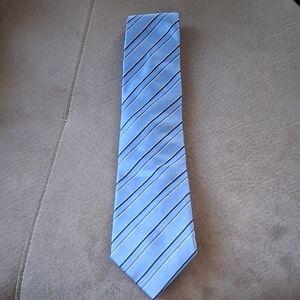 Donald J. Trump Signature Collection 100% Silk Blue Striped Tie